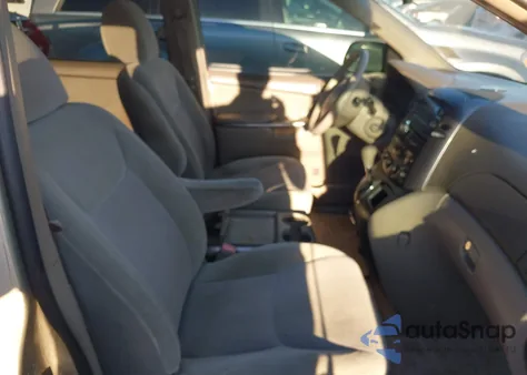 2010 Toyota Sienna Ce z USA, uszkodzony, nr VIN 5TDKK4CC4AS331534